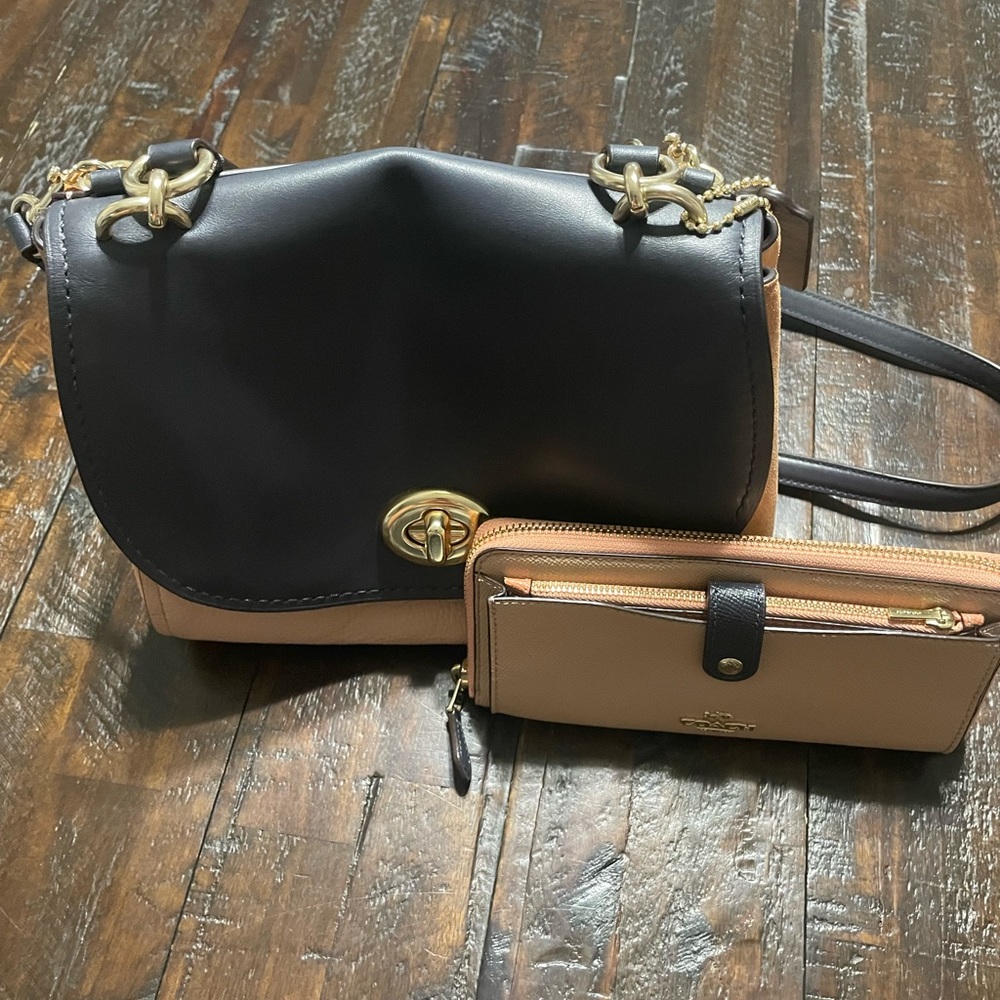 Like new condition, matching Coach purse with wallet.